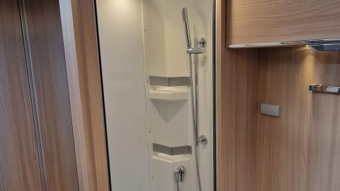 zonnige vakantie !! – 4p Bürstner semi-integrated from 2019