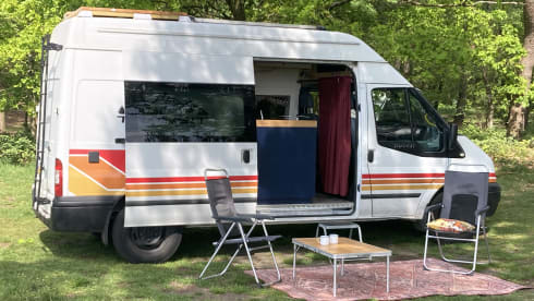 Campervan per 2 persone autosufficiente dal punto di vista energetico con terrazza prendisole (e altezza interna di 193 cm)