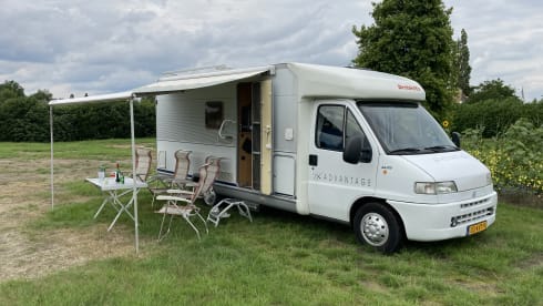Comfortable 4p Dethleffs camper - 2001