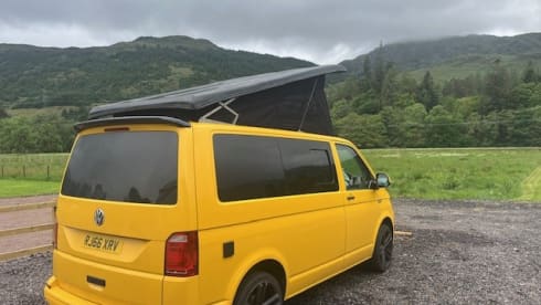 Bumble Bee – 4 berth Volkswagen campervan from 2017