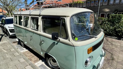 Pistache – Classic VW T2 Panorama bus