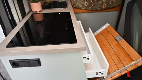 3-seater Peugeot bus from 2026