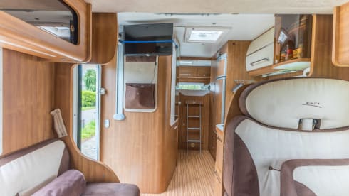 Nice Fiat semi-integrated camper for 5p