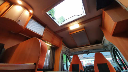 Louis  – Spacious 2 person Louis camper