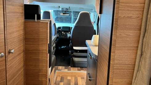 Weinsberg 600MF Pepper Edition – Very complete new 2-person semi-integrated camper (June 2022)