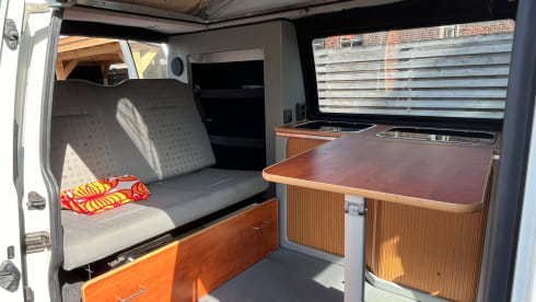 Willem – 2-seater Volkswagen bus from 2000