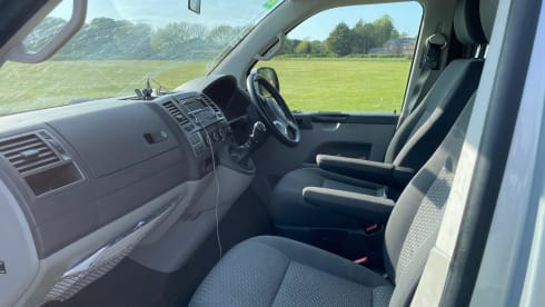 Dora the Explorer – VW Transporter Campervan | Sleeps 4 | Pop-Top Adventure Van