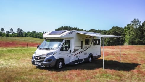 Roscoe – Luxury motorhome - sleeps 6 - Includes Insurance