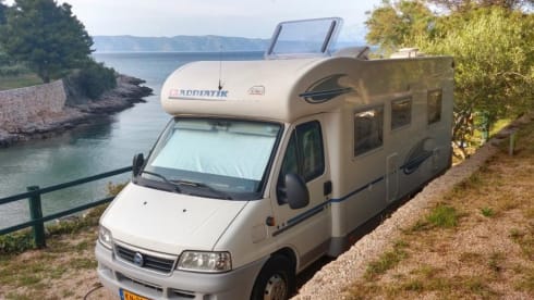 4 person Adriatik 650 semi-integrated from 2006
