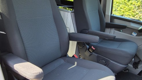 QPO – 4-person Volkswagen campervan from 2017