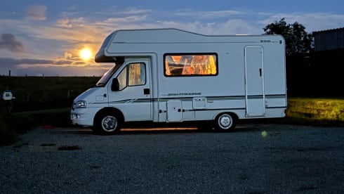 Frida  – Peugeot Compass Avantgarde 4 couchages de 2004