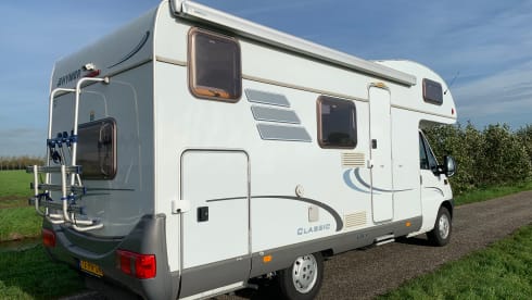 Hymer spacious 6p family camper with bunk beds