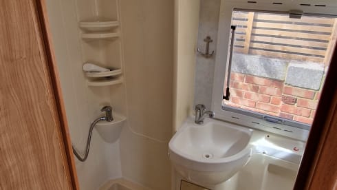Insurance Included in rental – Perfect family motorhome 6 berth 'off grid'