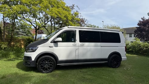 Obi-Van – 4 berth VW Star Wars Themed Lifted 4 x 4 Campervan