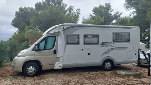 Laika – Very nice luxury Laika Hymer Camper
