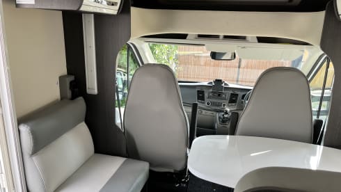 Roller Team 685 model with 2 cabins  – 2022 5 Sleeper/5 belts / Manuel 
