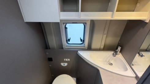 Hymer bus camper with WiFi, solar panel and length beds (2022)