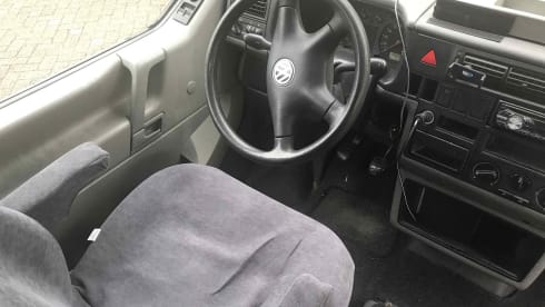  Mastodonnie – VW T4 camper van with lifting roof