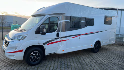 Reneetje – Sunlight T69l with Queen bed and pull-down bed