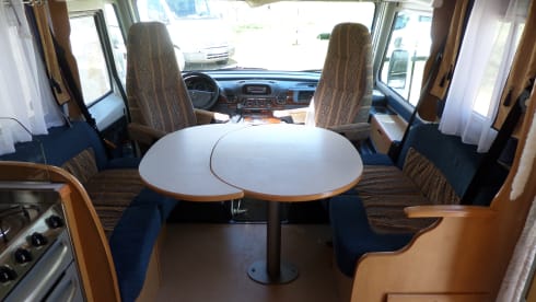 CAMPING CAR MERCEDES PILOT INTEGRAL BVA 4 PLACES