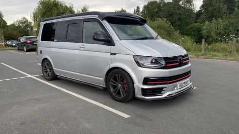 Jack – Stylish 4 berth Volkswagen Transporter Campervan 