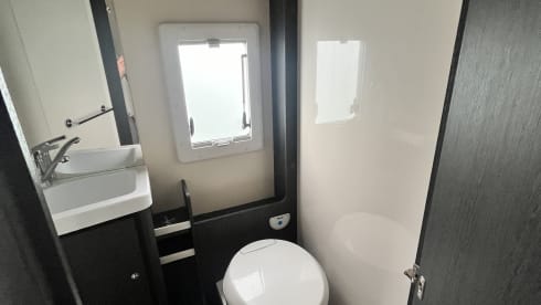 Luxury 4p camper for a great experience