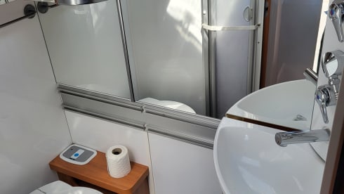 Very luxurious 2p Hobby Premium semi-integrated from 2013