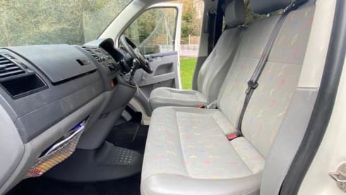 Snowy – Volkswagen T5 Family Camper 