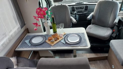 blauw – Carado Camper semi-integrated 4 per.