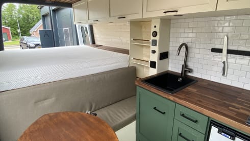 2p off-grid comfortabele campervan automaat 