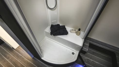 L2R – Comfort 2-4 berth, free WiFi & insurance 