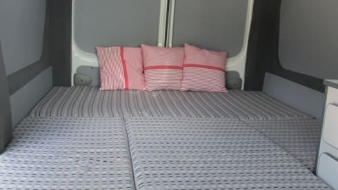 Type 2B – Cool camper with a big bed