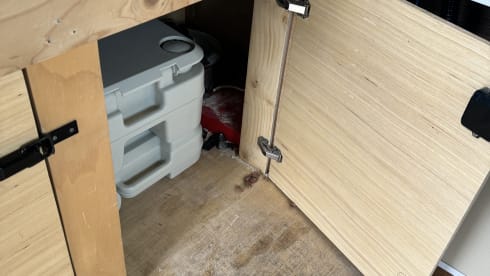Rendang – Off-Grid Ford Bus Camper - 2p. - for real adventurers
