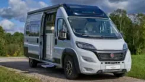 Easy Rider Off the Grid de Luxe nr 4  – Beautiful 3-person camper with automatic transmission and swing-away bicycle rack