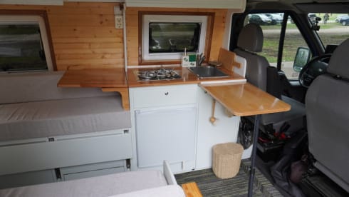 Sky – 2p Ford bus uit 2005