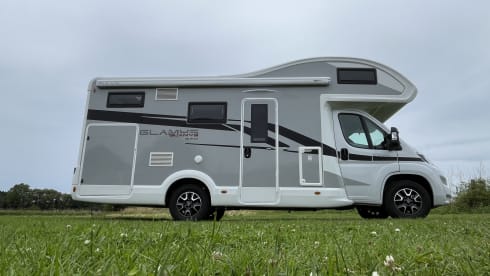 6p McLouis Glamys 320 alkoof bj 2024