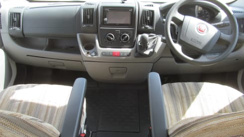 Albert – Chausson Welcome Wohnmobil mit 4 Schlafplätzen und großer Garage mit Verriegelung