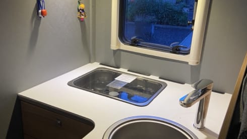 Beautiful family camper with many options!