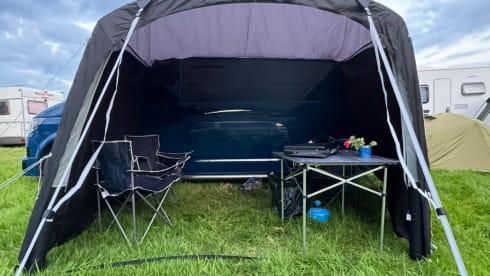 LWB Automatic VW Transporter – Beautiful Blue Transporter. Automatic, Long Wheel Base. Central London 