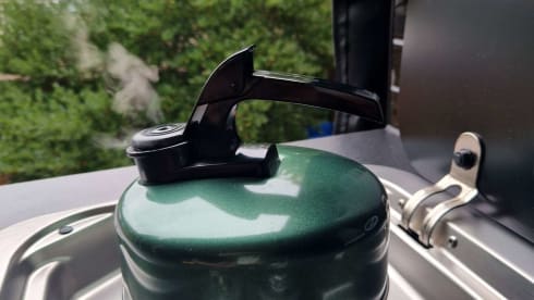 SKYE – OFF-GRID 2 berth Shower Kitchen Heating - bedding included - Campervan
