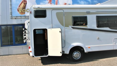 Hymer Carado A461 – Almost new family camper - 6 persons