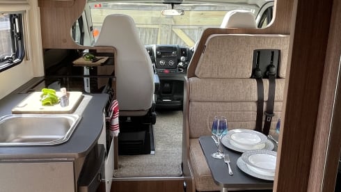 BAILEY – AMAZING PEGUEOT BAILEY 70-6 DRIVE ON A CAR LICENSE 6 BERTH AND 6 SEATBELTS