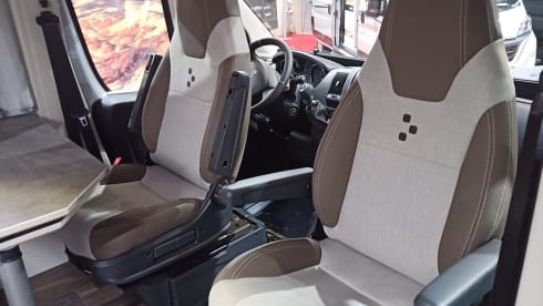 Brand new 3p Peugeot Bravia busCamper from 2023