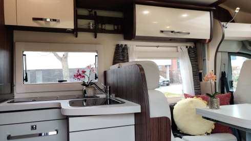 Beautiful family camper for 5 people, fully equipped