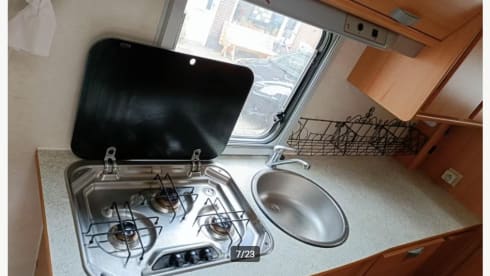 Nice 6-person alcove camper for rent