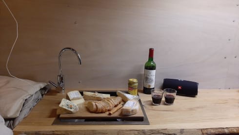 Hippiebus – Handmade really beautiful hippievan with solar panels