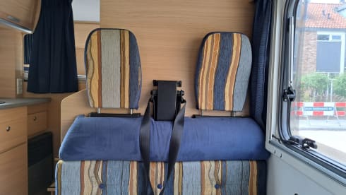 Spacious 6-person. family camper complete