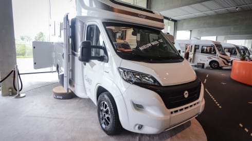 Brand new, hyper-equipped 5p semi-integrated, automatic 190 hp