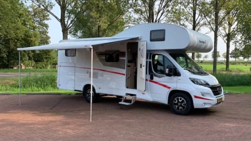 Sunny – Sunlight A70 alcove 6 person Automatic 150 HP built in 2018