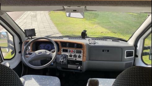 Bürstner T604 – Spacious camper with powerful engine